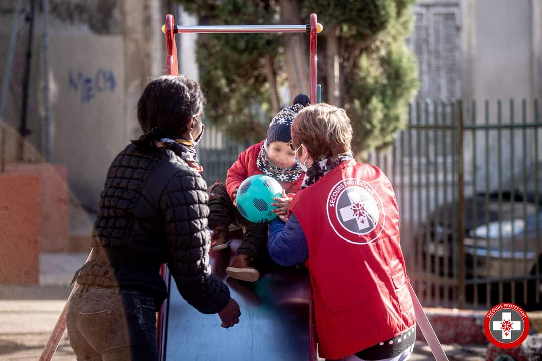 SecoursProtesta's tweet photo. **MARSEILLE**
Sortie au parc tous les 15 jours, avec les bénéficiaires de l'opération 1000 PREMIERS JOURS pour que les enfants se dégourdissent les jambes et que les mamans s'intègrent dans le quartier. Une vraie envie de créer du lien social pour ces familles souvent isolées ! https://t.co/6lixcwsn0d