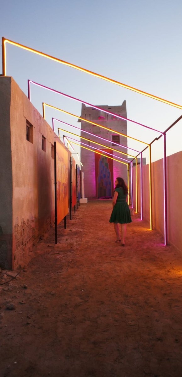 BelfastArtist's tweet photo. Great opening night &amp; big thanks to @RAKFineArts my work Dóchas showing for next 6 weeks. https://t.co/ZiW104d7L7 @IrelandEmbUAE @culture_ireland @uaeBritish @artdubai @ArtsCouncilNI https://t.co/3hurM4Va5I