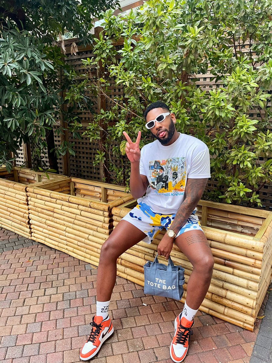RVSHVD4K's tweet photo. I’m a irreplaceable vibe ✨ #WeekendInMiami https://t.co/N6vBnxE90Y