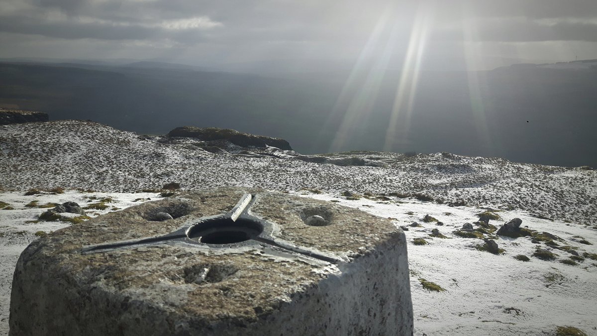 GayleMarsh14's tweet photo. This is where I've been spending my weekends. It's my go to place to let everything go. It is beautiful on a sunny day and when there is a dusting of snow on the top it's magical. I'm so very lucky to live within walking distance of the #SleepingGiant #Cribarth #WalkingInWales https://t.co/Z13jt1lbWW