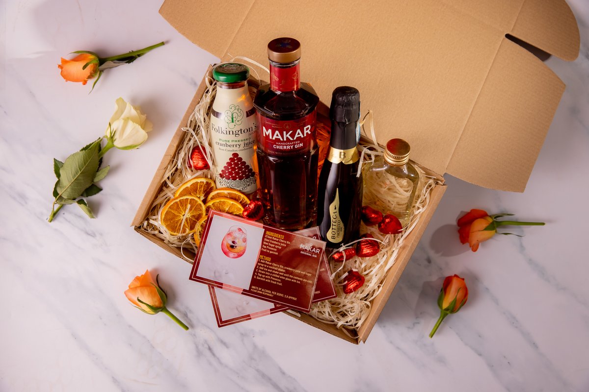 GlasgowDC's tweet photo. @MakarGlasgowGin Cocktail Kit Giveaway:

❤️Follow @GlasgowDC
❤️Follow @MakarGlasgowGin
❤️Re-tweet this

*Ends: 11.02.2020*

Cocktail Kit Includes: 

🍒Makar Cherry Gin
🍸Pure Pressed Cranberry Juice 
🍾Sparkling Prosecco
🍸Sugar Syrup
🍫Choc Hearts 
🍊Dehydrated Orange Garnish https://t.co/xhIbOJH8m0