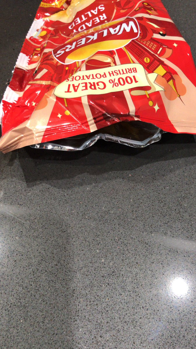 antoinette38's tweet photo. @walkers_crisps what’s happened here !! Open bag of crisps one side and sealed to a multi pack on the other - is the effect of COVID 😂 https://t.co/gGuJCv2bz0