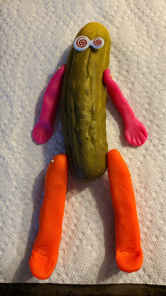 KurseNimmie64's tweet photo. When you want your students to do a lab but they can't due to virtual learning. #anatomyandphysiology #pickledissection #preparingmysubject https://t.co/lneHKOtakR