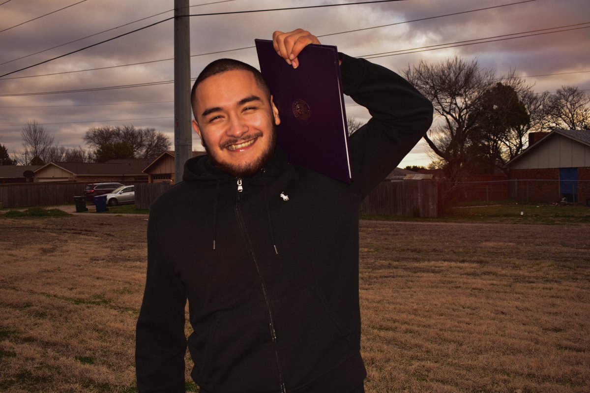 Carlosss_20's tweet photo. Still remember the nights I use to pray to be able to see these days. I did the damn thing officially. B.S. in Psychology with a minor in Criminal Justice. Glory to God forever. This for you Grandma ❤️ https://t.co/dueYRbjAry
