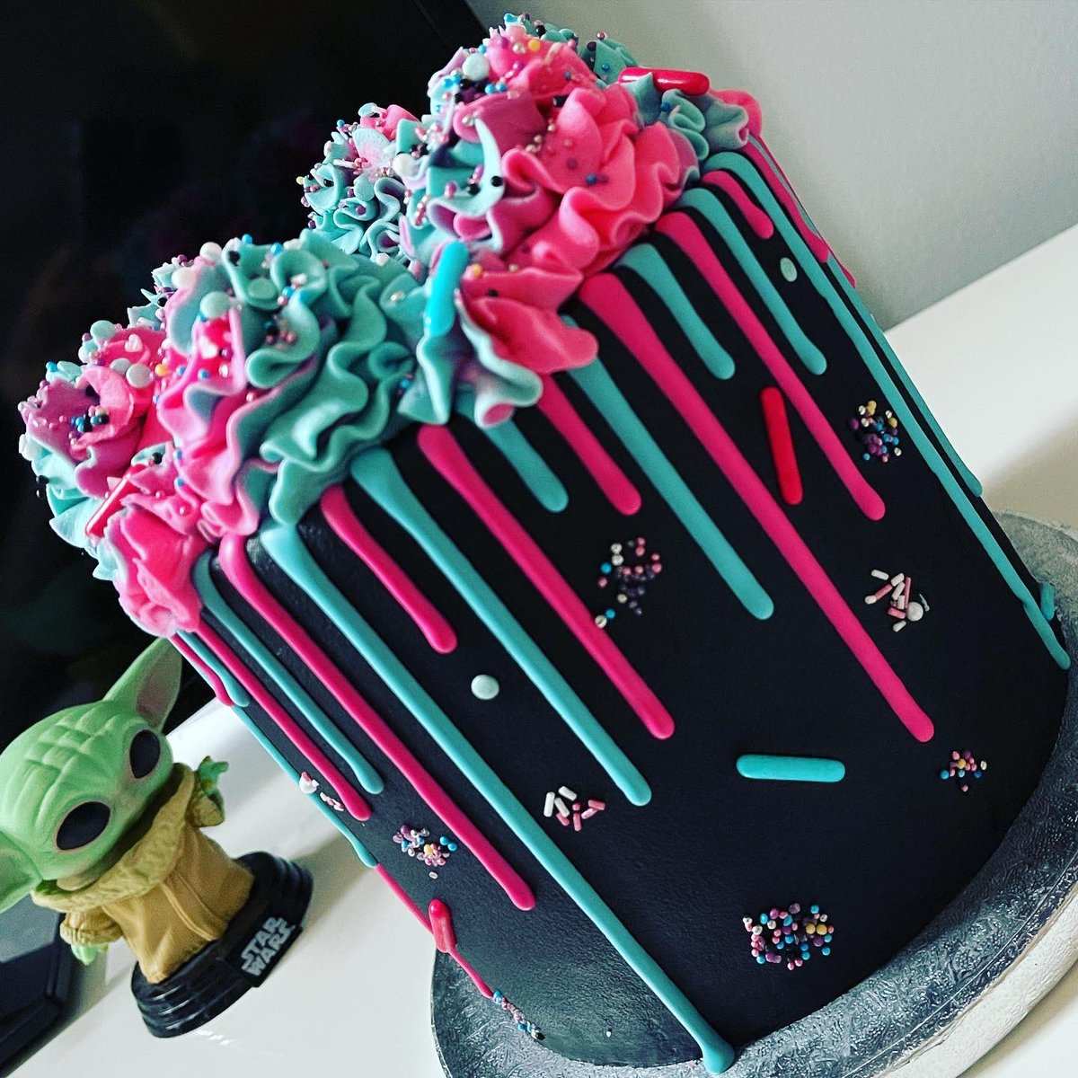 cakes_way's tweet photo. It’s been a good week here at CVW... we’re keeping busy during #Lockdown3 
:
:
#StaySafe #StayHealthy #Cake #HertfordshireBakers #Bakers #TikTok #Valentines #LockdownBirthday https://t.co/y64pWTGvk5