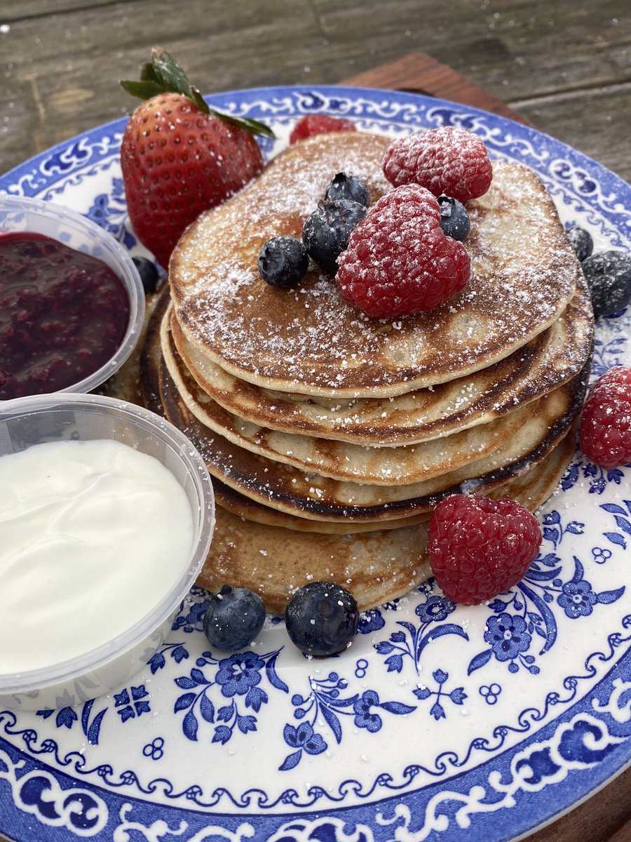 🍓🍓Pancake Sharer  Box 🍓🍓
Available to order now ready for Valentines and Pancake Day. Or if you just fancy a treat! Perfect for a Valentines or pancake day breakfast! 😍
❣️Stack of 8 protein pancakes 
❣️ Pot of Berry compote 
❣️ Pot of natural yogurt 
❣️Fresh berries 
£8.50