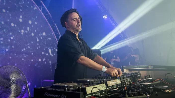 Delcroixx's tweet photo. #FCommunications, label révélateur de talents https://t.co/NSFgyWXR4m via @Figaro_Culture https://t.co/wEfzwtDJtX