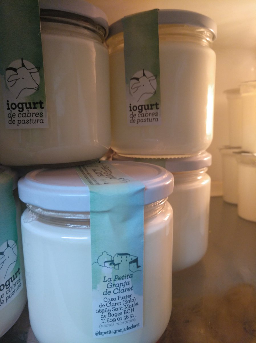 Si veniu x les nostres contrades, no deixeu de passar per #claretdelscavallers!Les cabres de la Raquel pasturen el bosc,la llet va a la <a href="/formatgemiracle/">FormatgeriaElMiracle</a> i tb x fer els seus iogurts!I el més important, ella i el Jordi d'Equibru han tornat la vida en aq racó de món! #petitpagesia