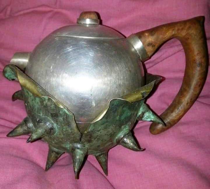 chiba_chee's tweet photo. @executivegoth I found Caduceus a new teapot.

@CriticalRole #criticalrole #caduceusclay https://t.co/oktpYMSvcE