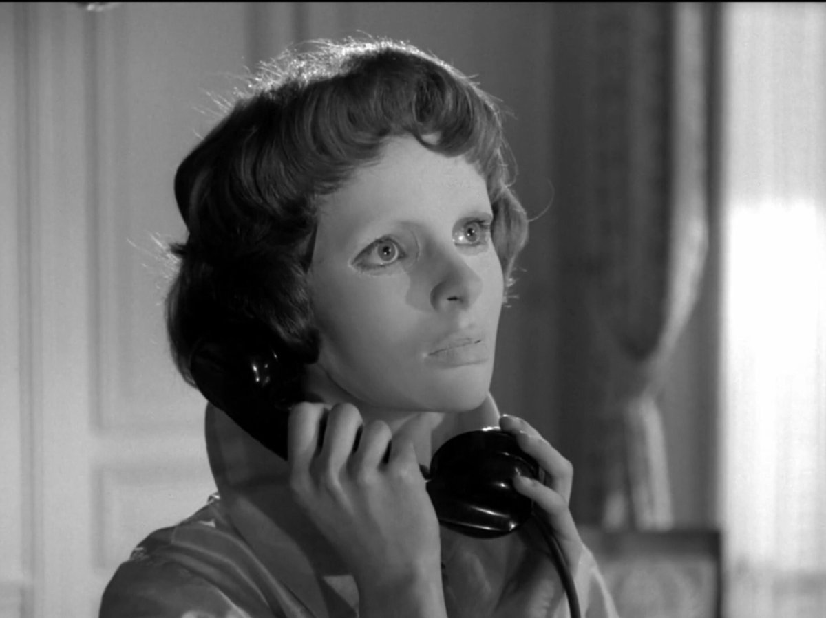 DoyleofDarkness's tweet image. “My face frightens me. My mask frightens me even more.” - Christiane Génessier (Édith Scob), EYES WITHOUT A FACE (1960)

#EyesWithoutaFace #LesYeuxsansvisage #PierreBrasseur #ÉdithScob #GeorgesFranju #Horror #Fantastique #HorrorFilms #FrenchCinema #TheHorrorChamberofDrFaustus