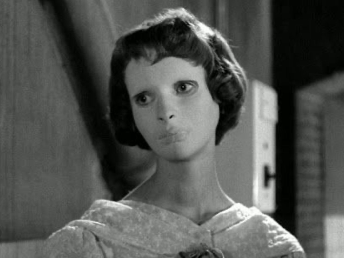 DoyleofDarkness's tweet image. “My face frightens me. My mask frightens me even more.” - Christiane Génessier (Édith Scob), EYES WITHOUT A FACE (1960)

#EyesWithoutaFace #LesYeuxsansvisage #PierreBrasseur #ÉdithScob #GeorgesFranju #Horror #Fantastique #HorrorFilms #FrenchCinema #TheHorrorChamberofDrFaustus