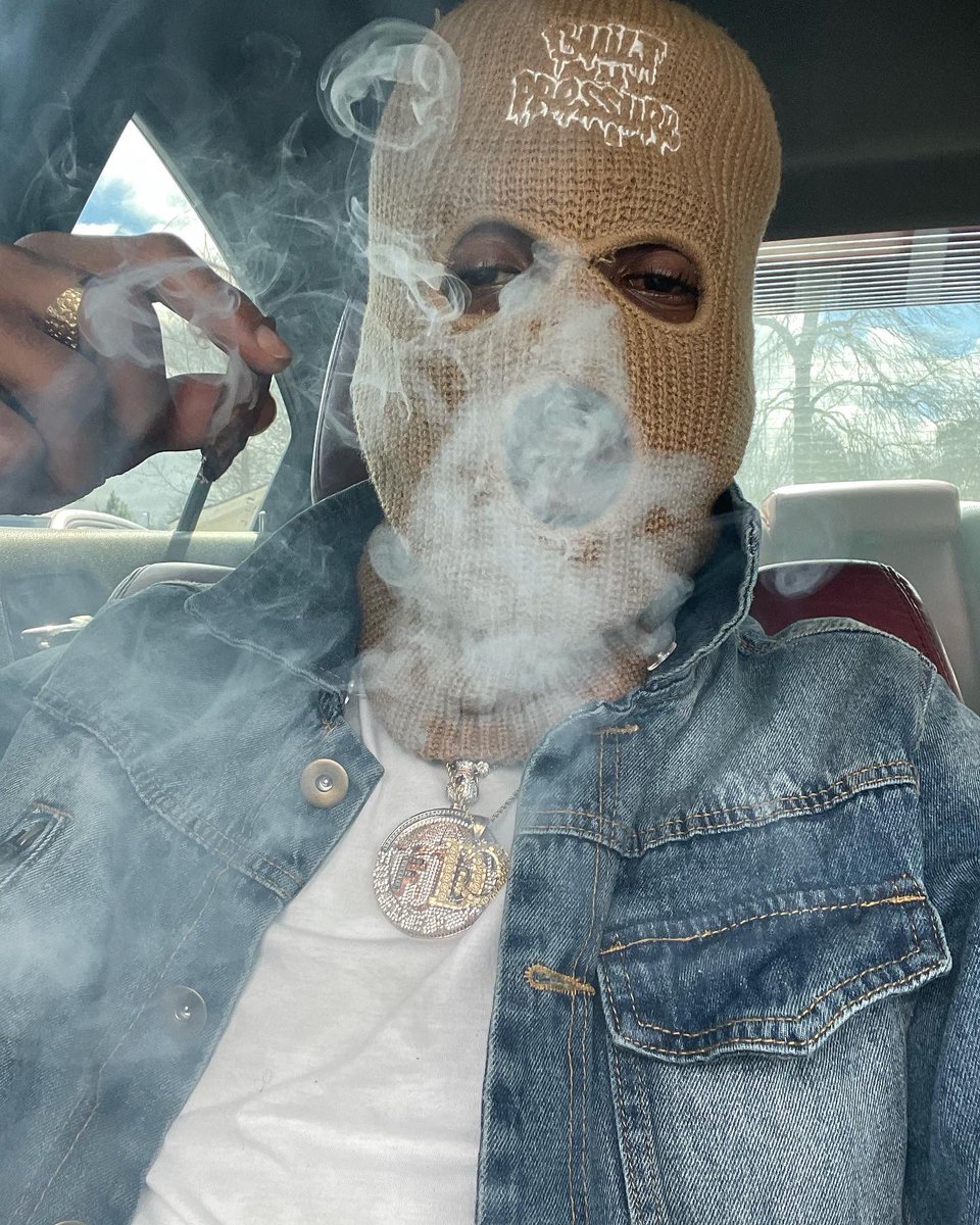 DCHerbo4's tweet photo. Pop Ya like a soda Can , Aint no playin, No time outs #WishANiggaWoodsπͺ΅ #HotBoY4Lπ₯ New pf pics fa yall https://t.co/8LNcFYN4lo
