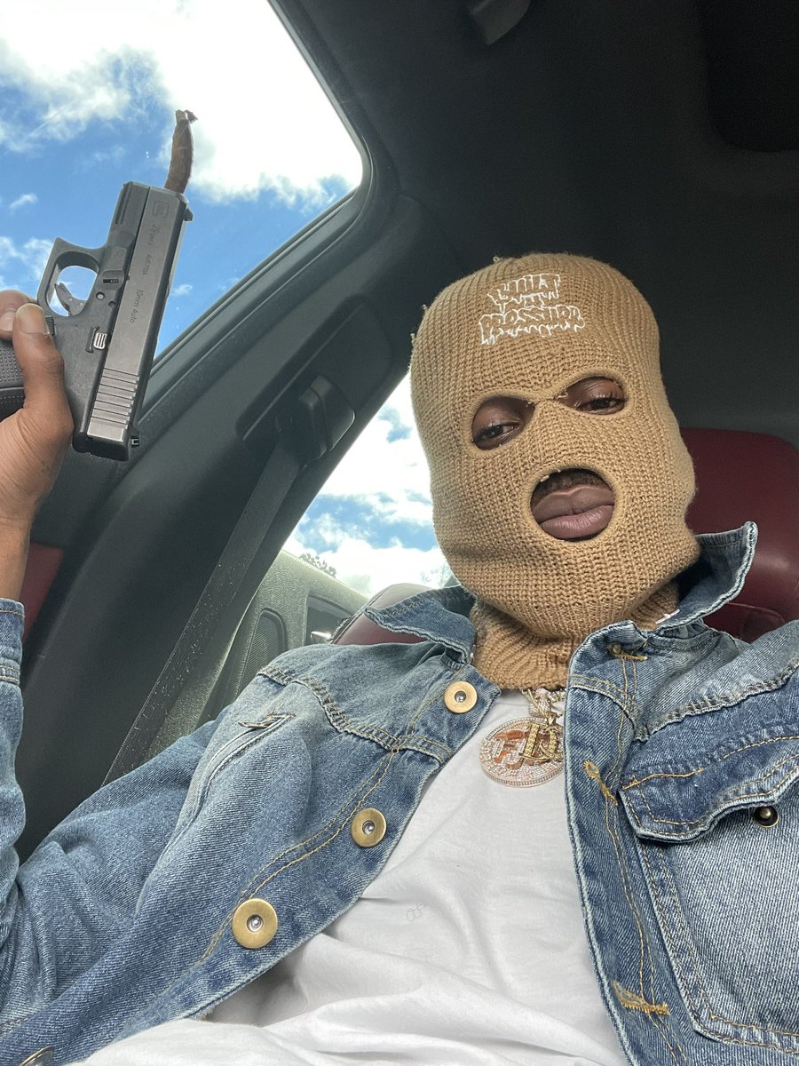 DCHerbo4's tweet photo. Pop Ya like a soda Can , Aint no playin, No time outs #WishANiggaWoodsπͺ΅ #HotBoY4Lπ₯ New pf pics fa yall https://t.co/8LNcFYN4lo