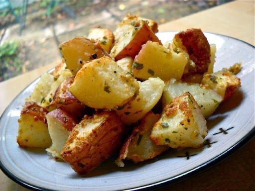 simonthespud's tweet photo. Love is in the air. ❤️❤️❤️❤️Our 5kilo carry home range perfect for a loving feast this coming Valentines weekend. #loveothers #spuds #koffmann #taste #takemehome #food #family #weekend #potatoes @KoffmannsFoods @KoffmannPierre https://t.co/ez2xvBZN9N