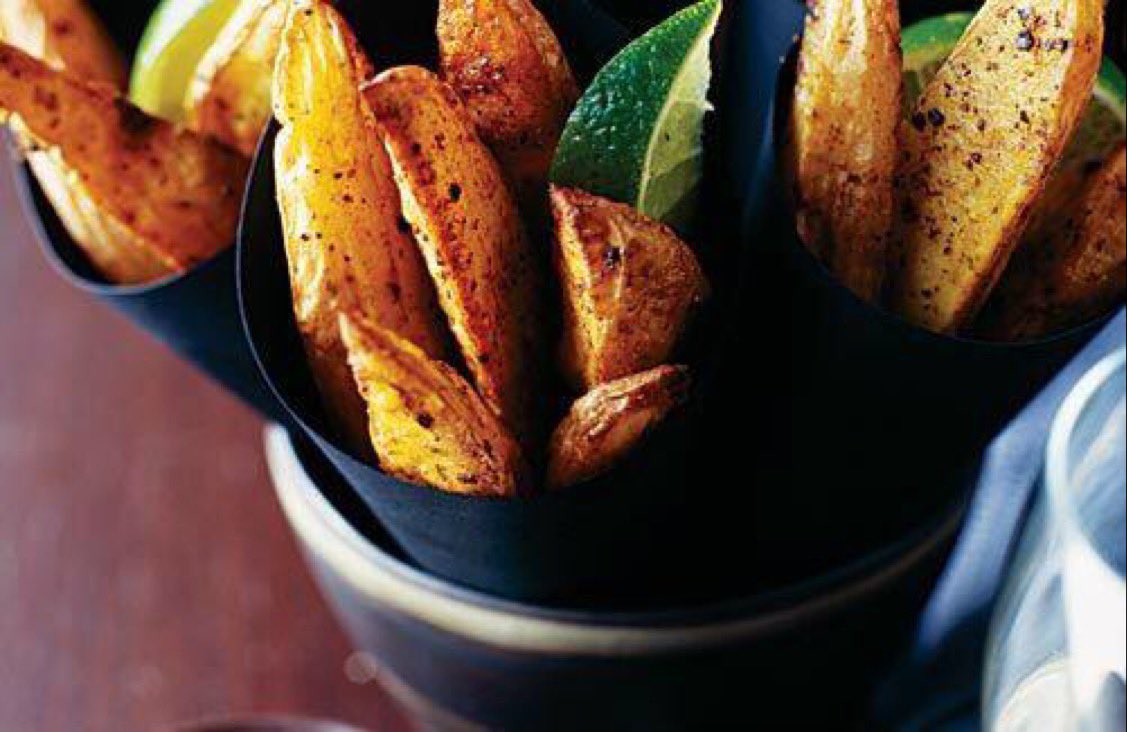 simonthespud's tweet photo. Love is in the air. ❤️❤️❤️❤️Our 5kilo carry home range perfect for a loving feast this coming Valentines weekend. #loveothers #spuds #koffmann #taste #takemehome #food #family #weekend #potatoes @KoffmannsFoods @KoffmannPierre https://t.co/ez2xvBZN9N