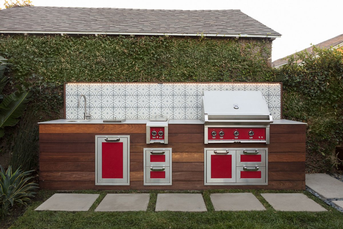 DTLAdesigners's tweet photo. Nothing complements Super Bowl Sunday better than backyard grilling and this super cool Hestan Outdoor Kitchen.

#hestanhome #superbowlsunday #buccaneers #chiefs #outdoorkitchen #californialiving #grilling #outdoorcooking #BBQ #grilling #outdoorliving #foodie #dtladesign https://t.co/SY3AGokngQ
