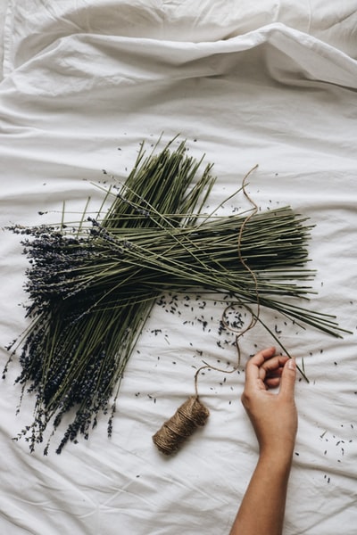ontologify's tweet photo. Photo By Linda Rose | Unsplash - via @Crowdfire  
 #makingmoneytips #savingsmoneytips #cleaningservices #personalaccessories #gourmetgifts https://t.co/fXvry1FVnd