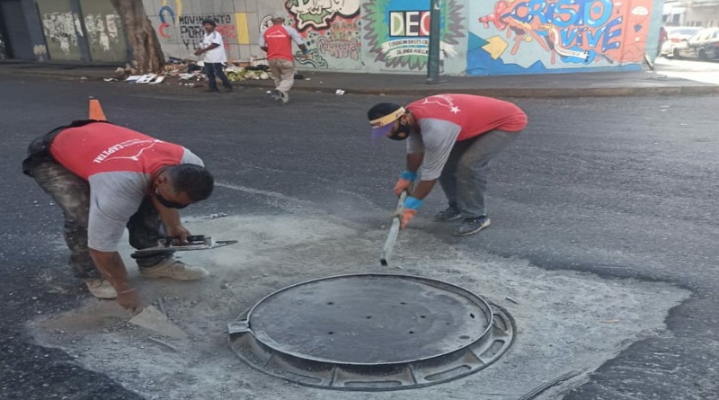 GDC puso en marcha Escuadrón Tapa Hueco en Caracas

#JuntosContraElCovid19

vtv.gob.ve/gdc-marcha-esc…