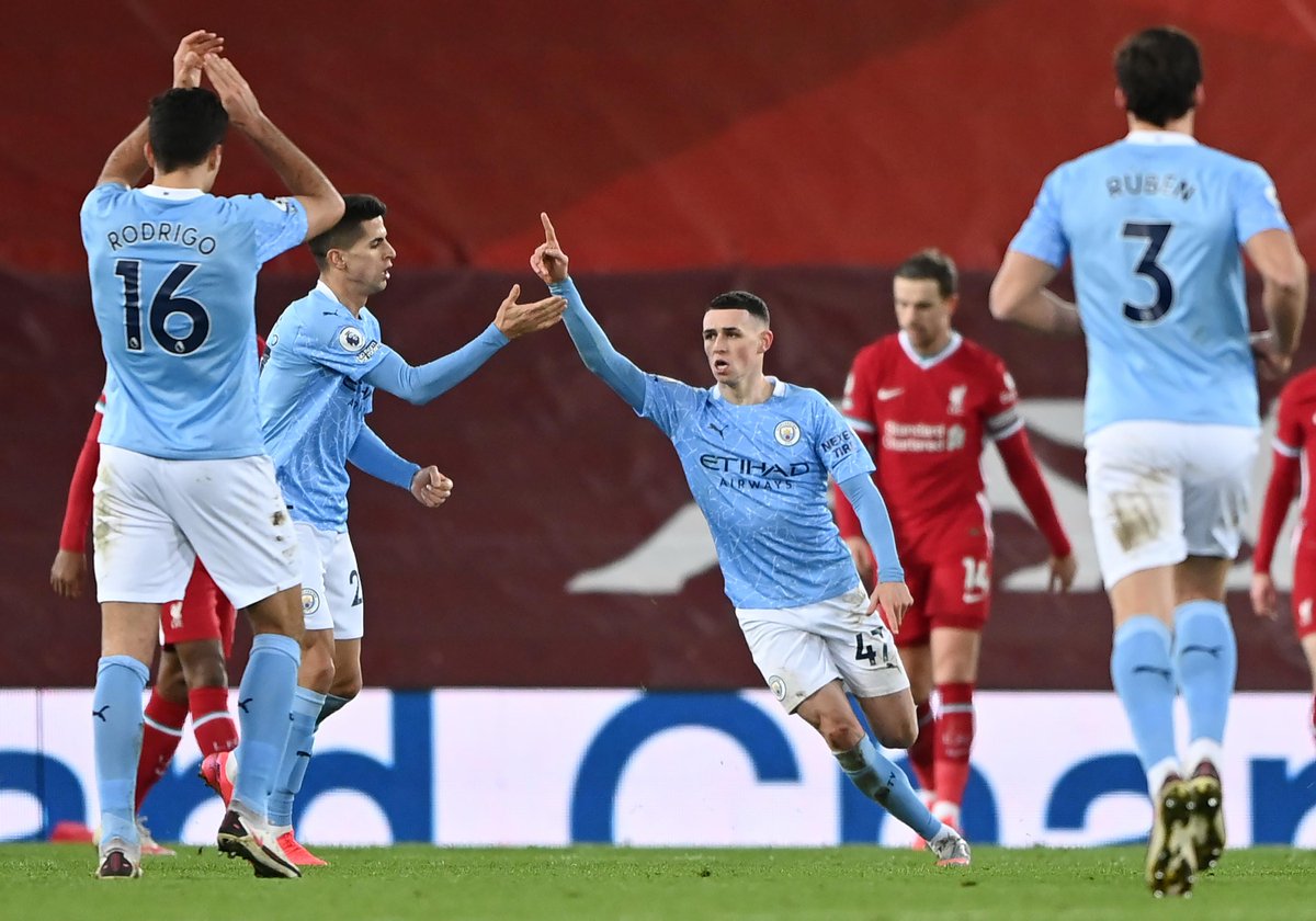 premierleague's tweet photo. Where are @ManCity in the #PL, Phil? ☝️

#LIVMCI https://t.co/GUg0yQ55zS
