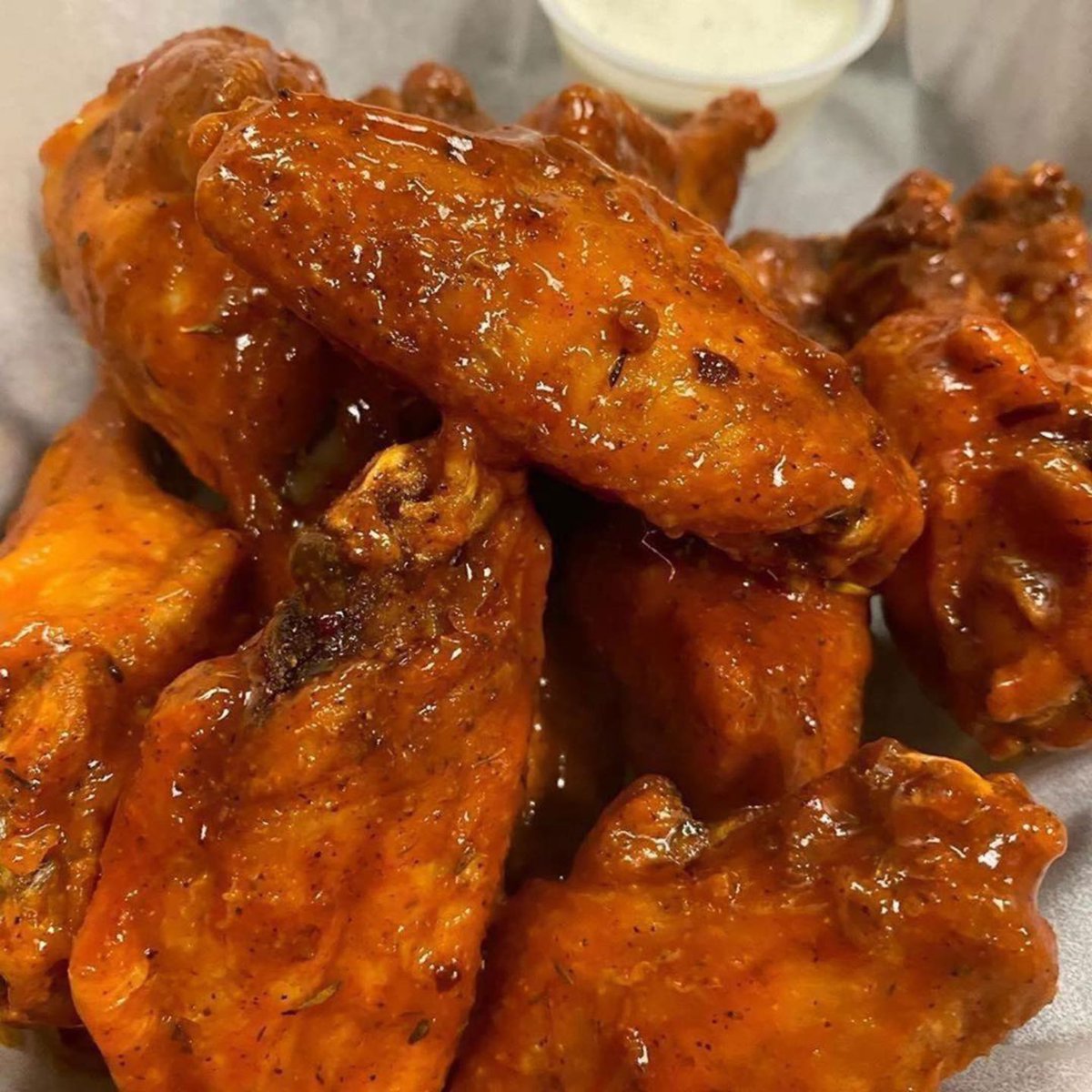 qcbcclt's tweet image. toasttab.com/queen-city-bit…

Get your wings ordered for the #SuperBowl