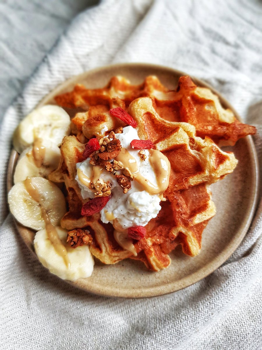 lolosigma's tweet photo. @SamHeughan have you ever tried the "Valbo'd"@MyPeakChallenge protein pancakes 🥞with abs aka a delicious twisted waffle version ?!😁
 It's been a classic at home, loved by everyone 😋😋😋
The #MPC mealplan is always a great source of inspiration 🍽
 @UFsPeakers @FoodiePeakers https://t.co/UTrnHxknvk