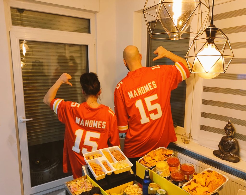 _MichaelL19's tweet photo. #ranSB55imNetz #ranNFLsuechtig #SBLV #RunItBack #love❤️ #couplegoals @KingdomCitian @Chiefs @PatrickMahomes @ransport https://t.co/73iJ2GNS2t