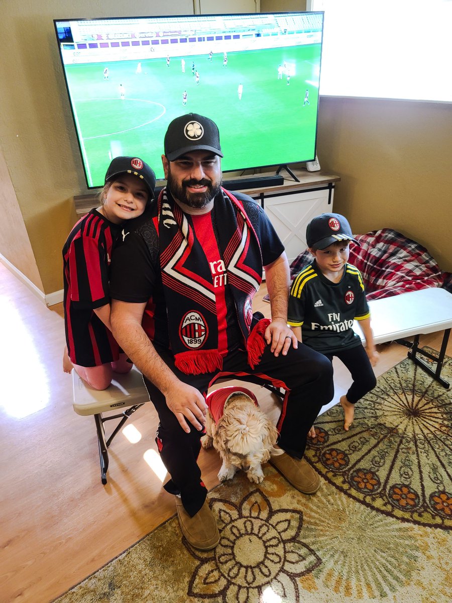 anthony_gini's tweet photo. Early morning games are difficult for the fam club. only the die hard fans got out of bed to watch the match today.. Forza Milan. 🔴⚫⚽️🥅🇮🇹 https://t.co/cZc7VXAbGr