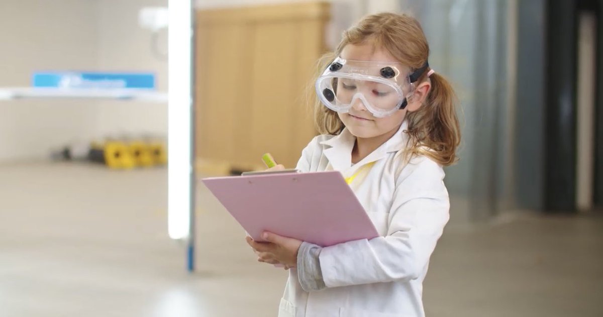 buffin11's tweet photo. In Wien am Kindersitze testen. Der erste Test 2021 erscheint im Mai. Trotz schwieriger Bedingungen sind wir für die Sicherheit unserer Kleinen im Einsatz. #mytcs #kindersitze https://t.co/e80gUoy8o3