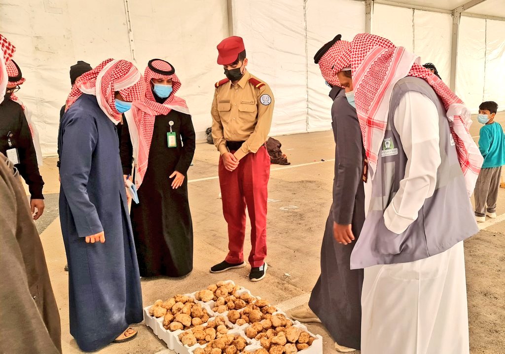 sl3sl's tweet photo. سوق #الكمأ بحفر الباطن يواصل مبيعاته 
وفق الإجراءات الاحترازية .@trufflehafar https://t.co/ubkGdlh7rw