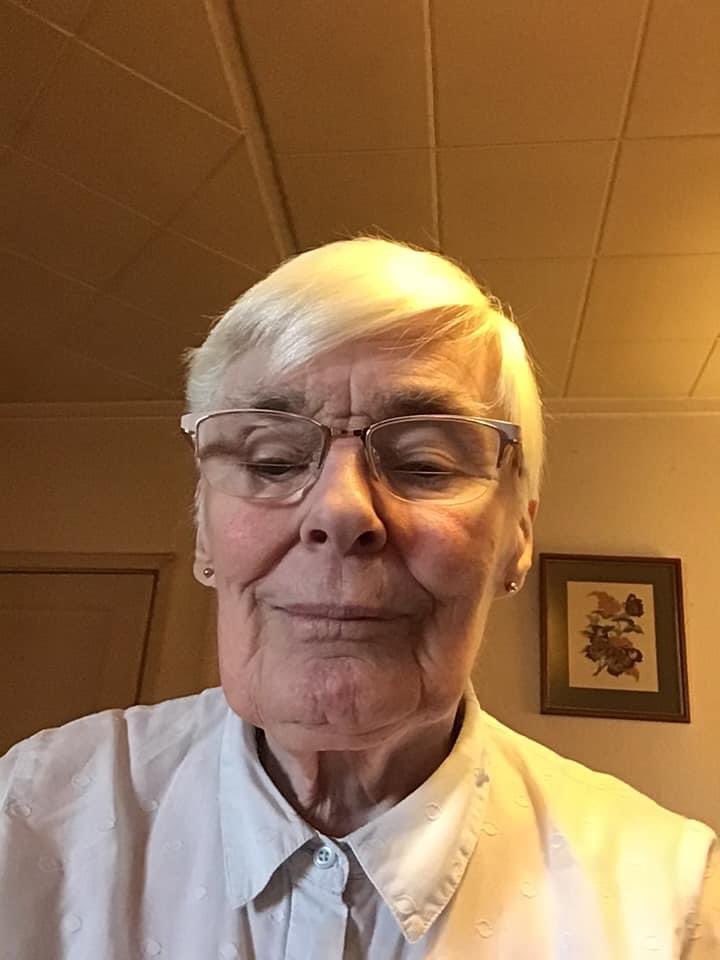 RhiannonFox's tweet photo. My dad is 91 &amp; my mum 78. Not once have they moaned about lockdown. They’re an active pair but have obeyed the rules &amp; looked after each other, even giving each other a haircut. So proud of them #lockdown #Covid19UK #respect 🥰🦊 https://t.co/zoUkndFKR9