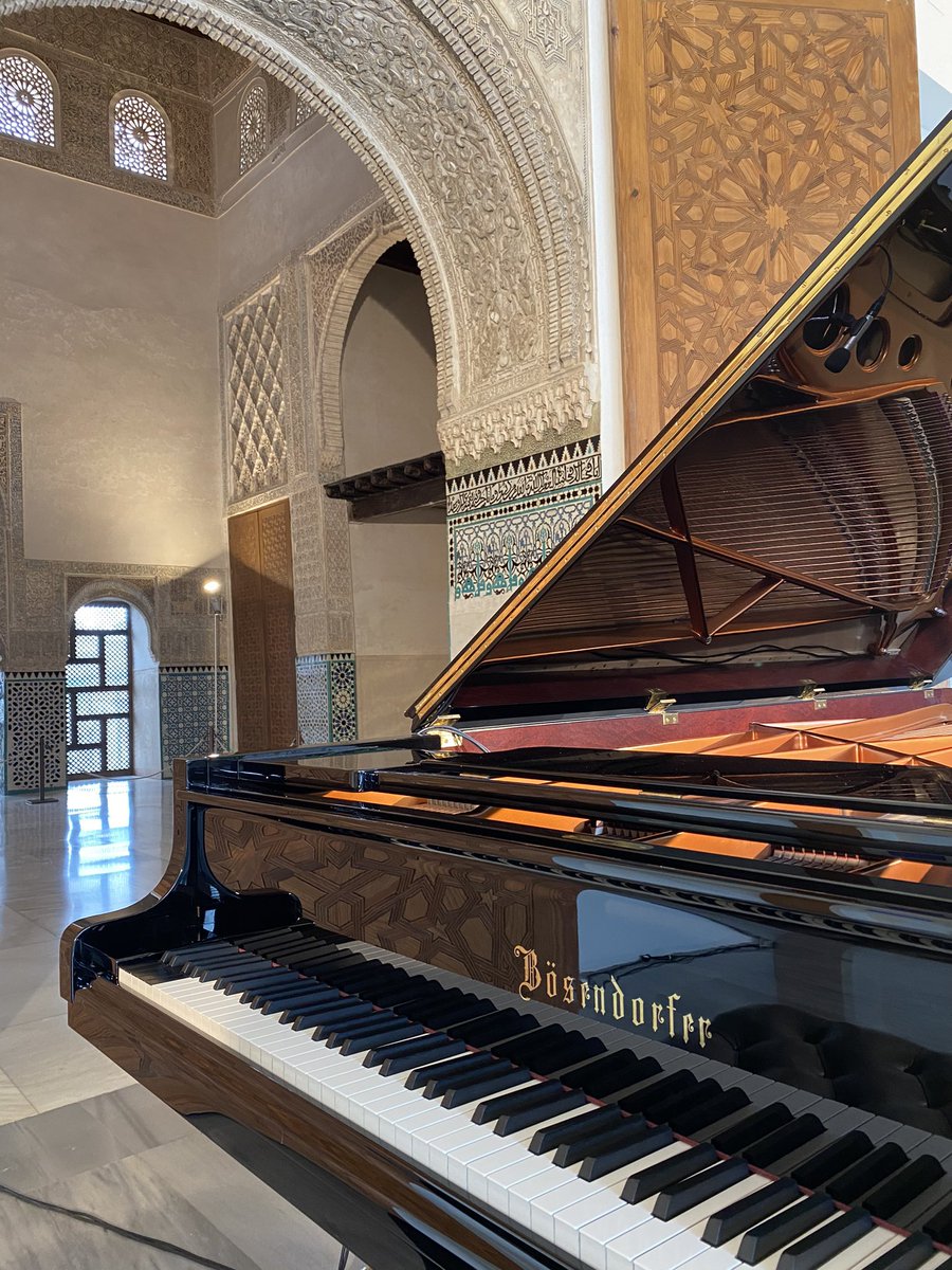 Dicen que cuando se nos acostumbran los ojos 🤩 a la belleza, al final no somos conscientes de ella. 
Espero no acostumbrarme nunca. Que suerte poder tocar en sitios así... ⭐️⭐️

#granada <a href="/CuartoReal/">Cuarto Real de St. D</a> <a href="/RoyalPianos/">Royal Pianos</a>  @culturaGRX <a href="/boesendorfer_1/">べーぜんどるふぁー！</a> <a href="/SpainIsCulture/">España es Cultura</a> <a href="/granadaocio/">Granada Cultura y Ocio</a>