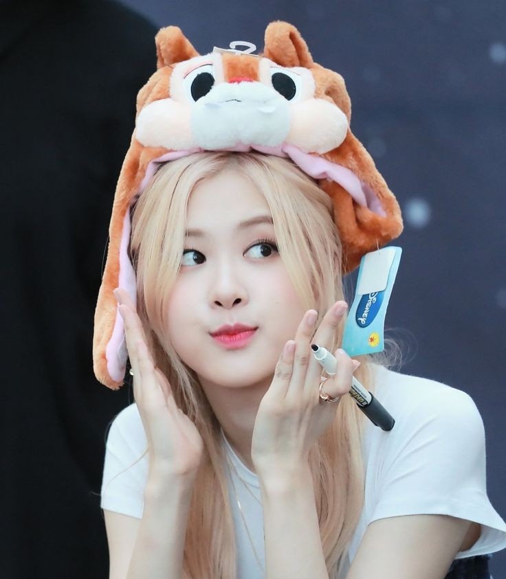 SnowweChan's tweet photo. Dentro de poco es el cumpleaños de Rosé u3u🎉
생일 축하해요
@BLACKPINK https://t.co/dznMe3p76L