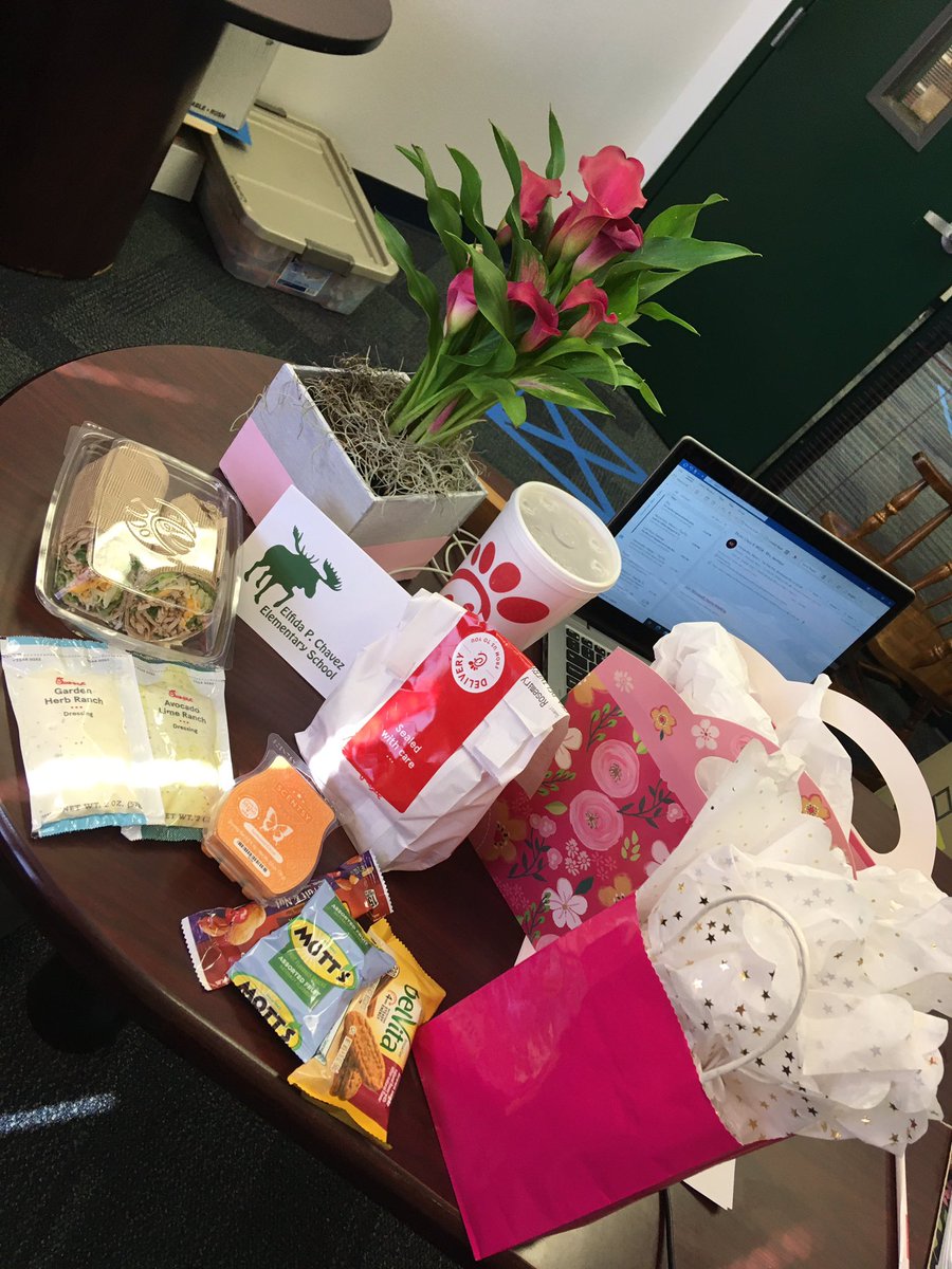 SElguea's tweet photo. Thank you #EPCE teachers and admin for a great Counselor’s Appreciation week!  Lunch was yummy, cake and treats were delish, the gift cards, flowers, t-shirt and well wishes were much appreciated! ❤️ #ThankYou #TeamSisd https://t.co/66yA368CTZ