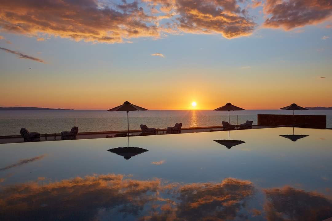 GemmaFavager's tweet photo. A stunning #SunsetSunday from the luxurious #MarBellaElix.This beautiful hotel is located close to the attractive &amp; traditional #Greek towns of #Parga &amp; #Sivota on the coast of Epirus &amp; boasts 1 of Europe’s longest beaches and a top pick by #Forbes!

#Huddersfield #HD8 https://t.co/hxajVeF4Oy