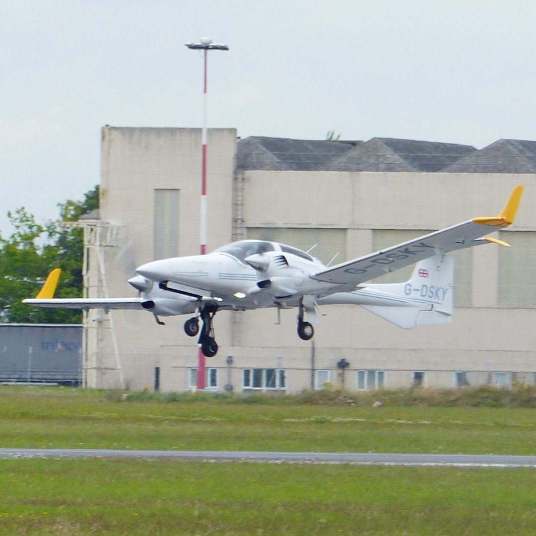 Michaelflying28's tweet photo. Aeros Flight Training Diamond DA42 Twin Star G-DSKY departing Doncaster Airport 15.7.20.
#aerosflighttraining #diamond #diamondaircraft #diamondtwinstar #diamond42 #da42 #commercialpilot #flighttraining #trainingpilot #pilottraining #training #multiengine https://t.co/GADb08GXQT