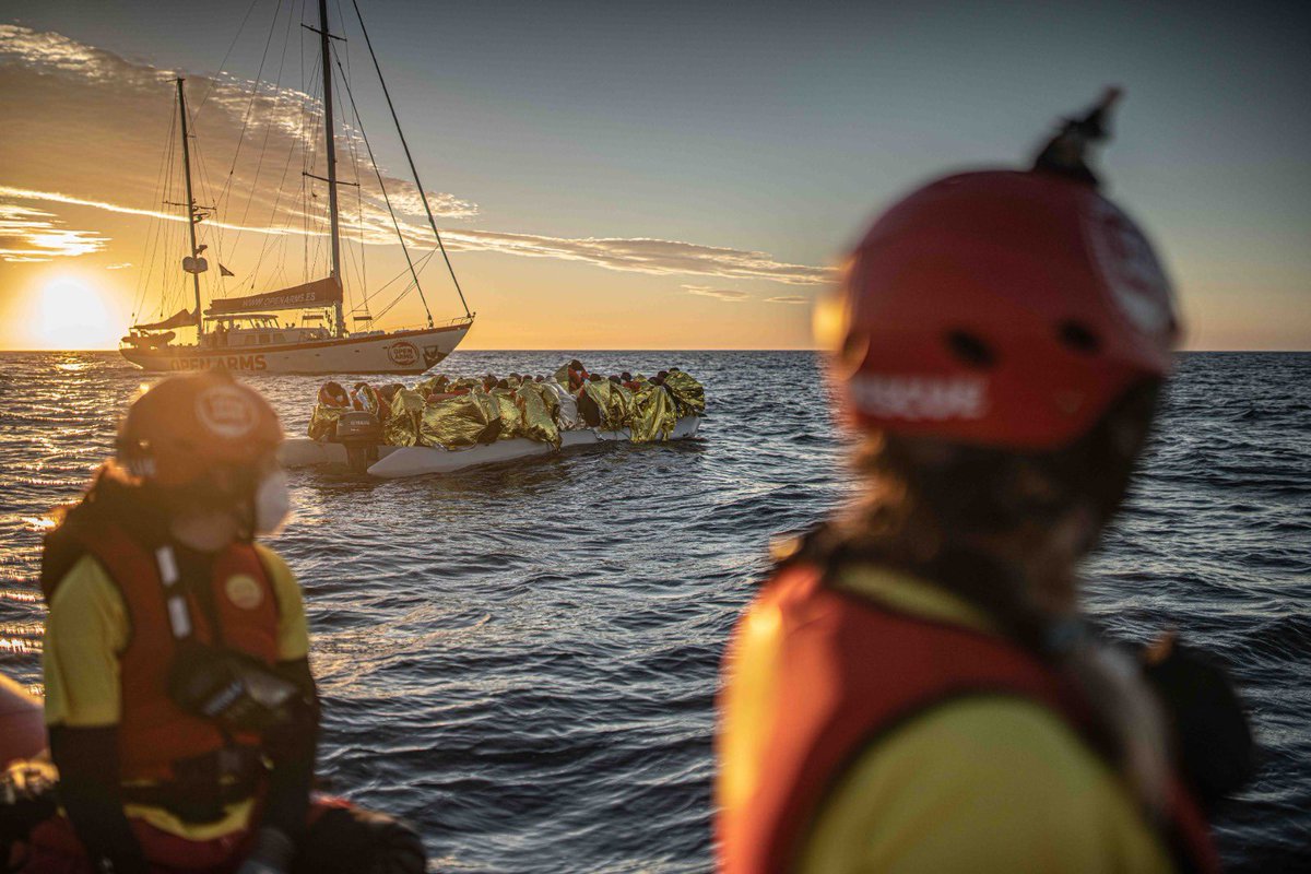 PavlobskiRoisen's tweet photo. 45 personas migrantes y refugiadas fueron rescatadas por #Astral de @openarms_fund Se jugaron la vida en una barca hinchable y durante 3 días estuvieron abandonadas en el mar.Cientos de personas que huyeron de sus países buscando refugio y vida digna,aún están a la deriva. 5/2/21 https://t.co/3NoCwUxebD