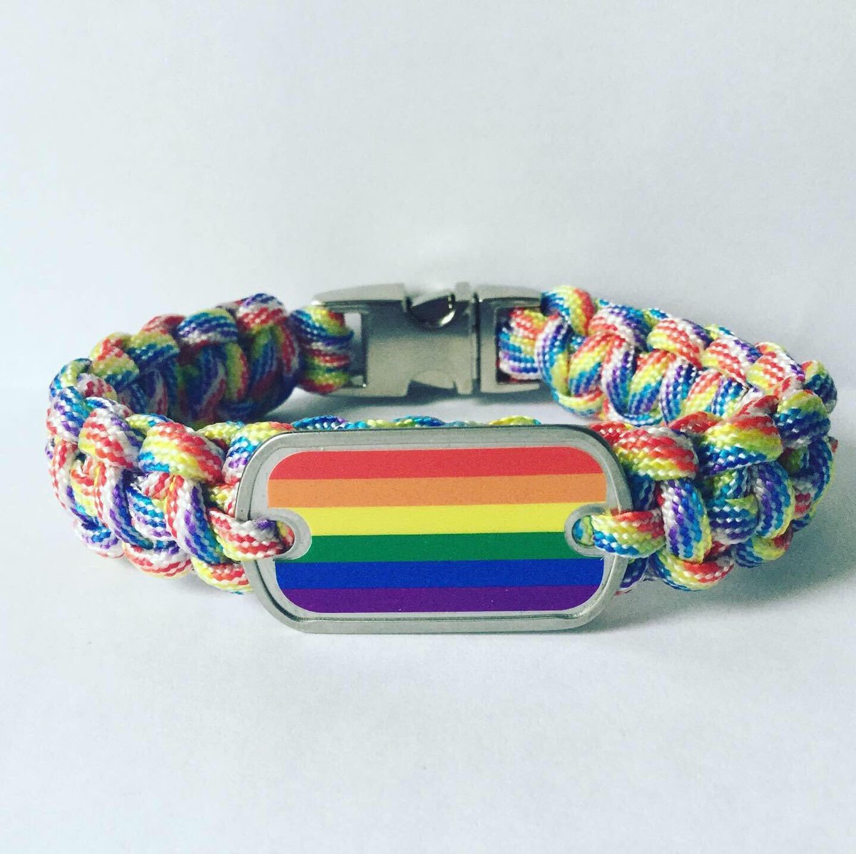 CMPBA81's tweet photo. @josephinenext Please RT and show your support all my paracord bracelets are handmade by myself an ex soldier who’s suffers from #PTSD #mentalhealth #MentalHealthAwareness #ItsOkayToNotBeOkay #veteran #Pride #GBLT https://t.co/zQrbh40Va2