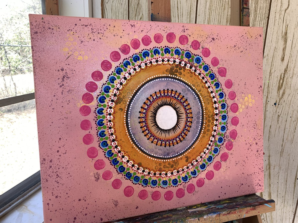 LolaGayleC's tweet photo. I had to stop for the day. Lots of wet dots. Don't wanna smudge anything. 

#Krylon #Arteza #PlaidCrafts #FolkArt #AppleBarrel #Liquitex #Michaels #ArtistsLoft #MagicFly #PolyMark #RoseArt #glitter #mandala #art #artist https://t.co/QLDzPOHBs4