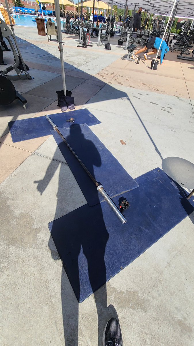 LeftCoastMana's tweet image. Deadlift session!! #getitgetit