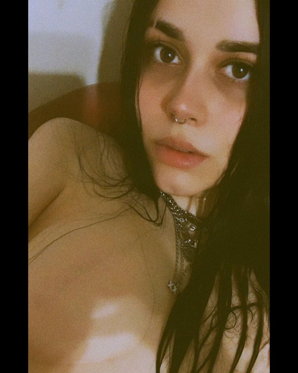 Fleek_Mag's tweet photo. .@onepathJB ha estado un tiempo alejado del mundo mediático, por lo que su reaparición tenía que ser por todo lo alto.

Su vuelta viene de la mano de #3kilos, corte original de babi donde el artista incorpora un nuevo verso.

Descúbrelo en https://t.co/7cCbirY4S8 https://t.co/wGbhcgBn7G