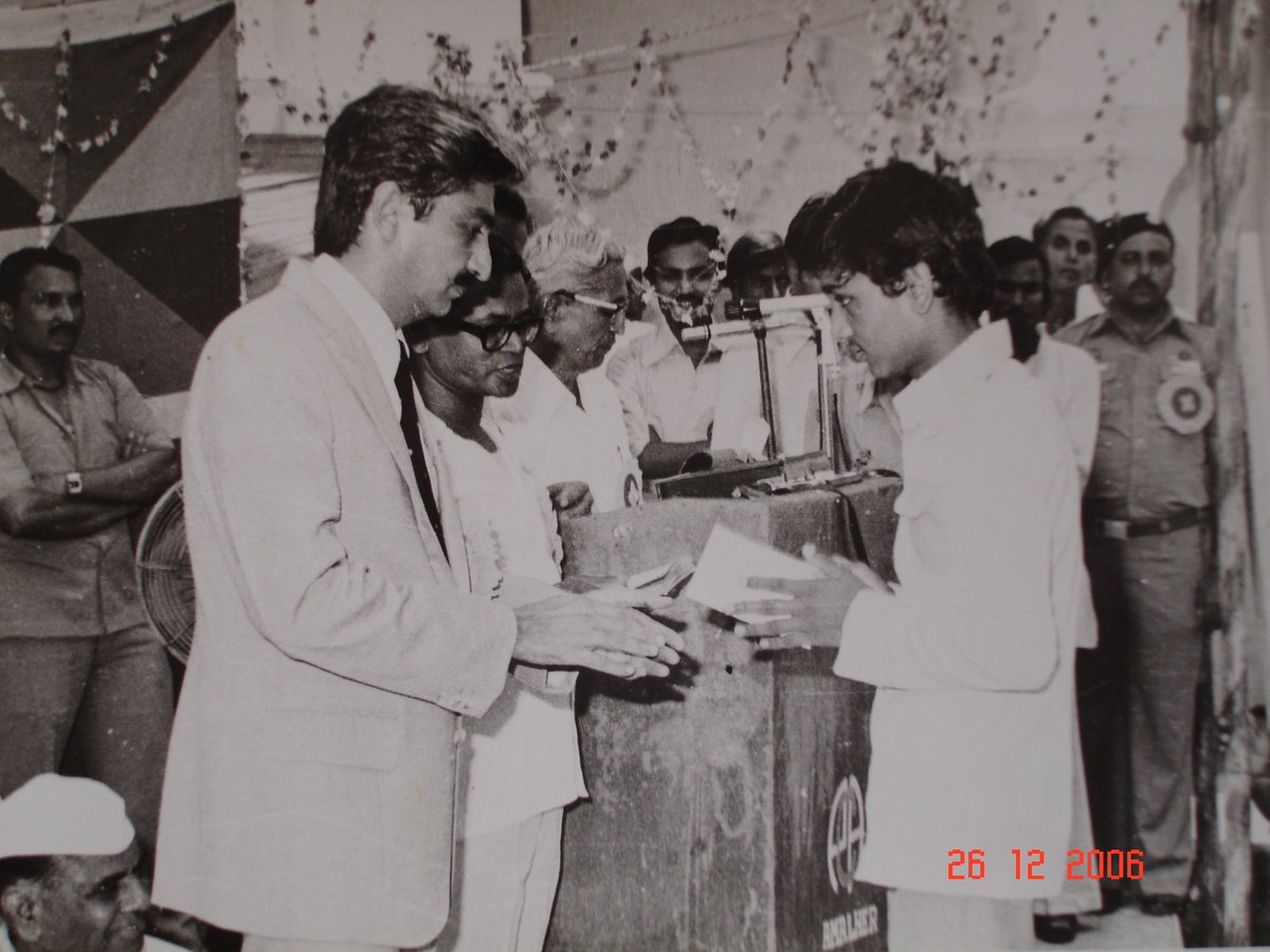 @RishadPremji In 1983, celebrations of 75th Anniversary of Pratap High-school #Amalner. Proud moment to receive prizes at the hands of our Chief Guest @AzimPremjiH .
#thestoryofwipro touched many.