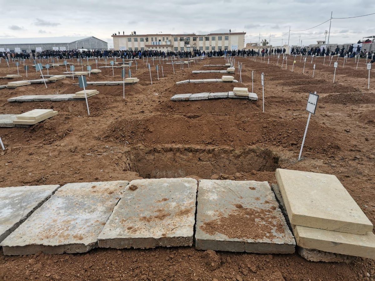 FraterniteIrak's tweet photo. Hier, le 6 février, les corps de 104 Yézidis, exhumés des fosses communes où Daech les avait jetés, ont été enterrés à Kocho, dans la région de Sinjar, où a eu lieu un des pires massacres de l’EI en 2014. Nous n’oublions pas. #yezidis #genocide #Kocho https://t.co/3Ju9vqIIf9