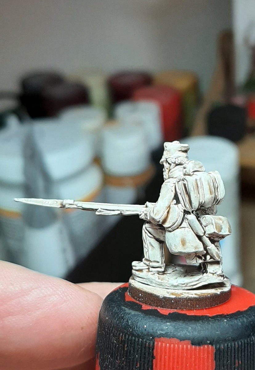 Painting by numbers, not sure of the value of this thread. Close ups really show the flaws but I expect its nice to see the figure go from primer to matt varnish.We start with a figure primed white, which I'm not keen on, so the first thing is to wash with Agrax earthshade.