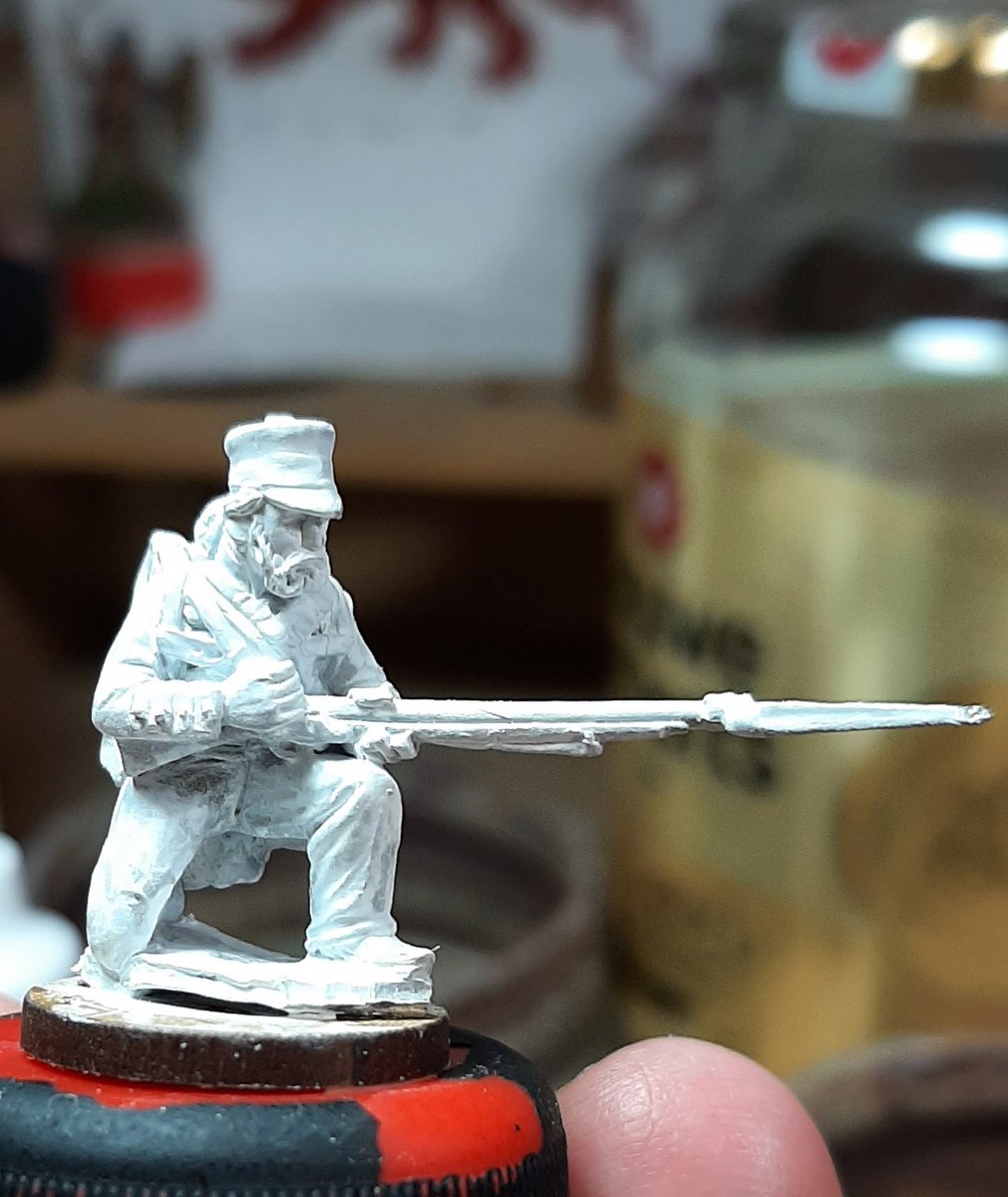 Painting by numbers, not sure of the value of this thread. Close ups really show the flaws but I expect its nice to see the figure go from primer to matt varnish.We start with a figure primed white, which I'm not keen on, so the first thing is to wash with Agrax earthshade.