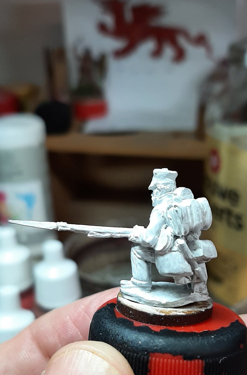 Painting by numbers, not sure of the value of this thread. Close ups really show the flaws but I expect its nice to see the figure go from primer to matt varnish.We start with a figure primed white, which I'm not keen on, so the first thing is to wash with Agrax earthshade.