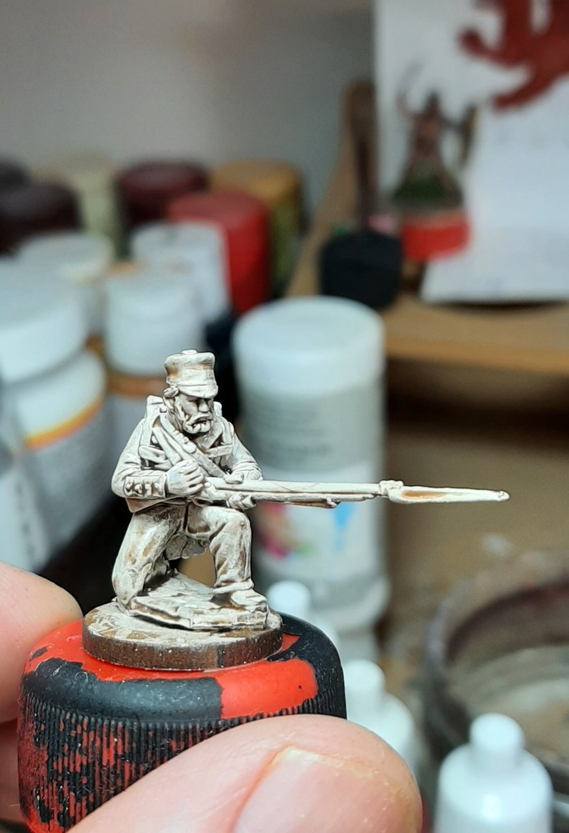 Painting by numbers, not sure of the value of this thread. Close ups really show the flaws but I expect its nice to see the figure go from primer to matt varnish.We start with a figure primed white, which I'm not keen on, so the first thing is to wash with Agrax earthshade.