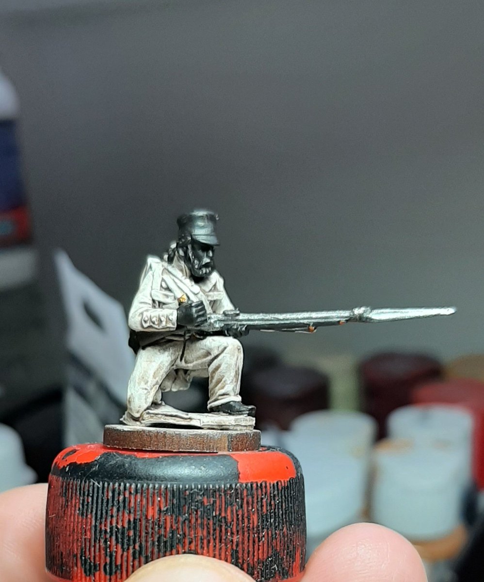 Next I painted some areas of the figure black, flesh and metal areas mostly and the areas that are black in colour like boots and ammo pouch.Paint the barrel and bayonet dark silver and areas of gold err gold, wash the silver with strong tone and the gold with brown ink