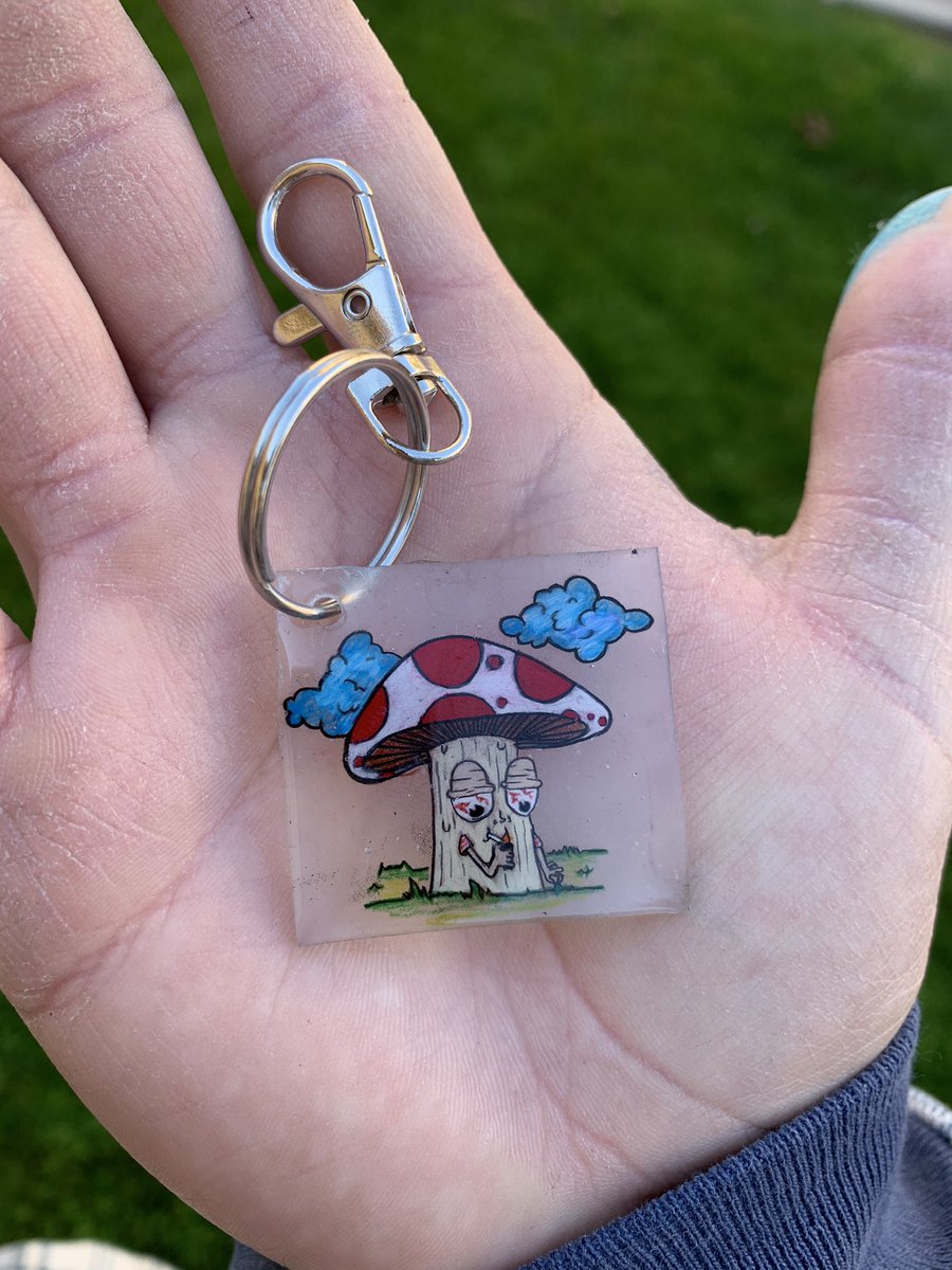 shreddie9's tweet photo. drawings i made into keychains 🐕🍄🔑 https://t.co/La7zdS41Ye