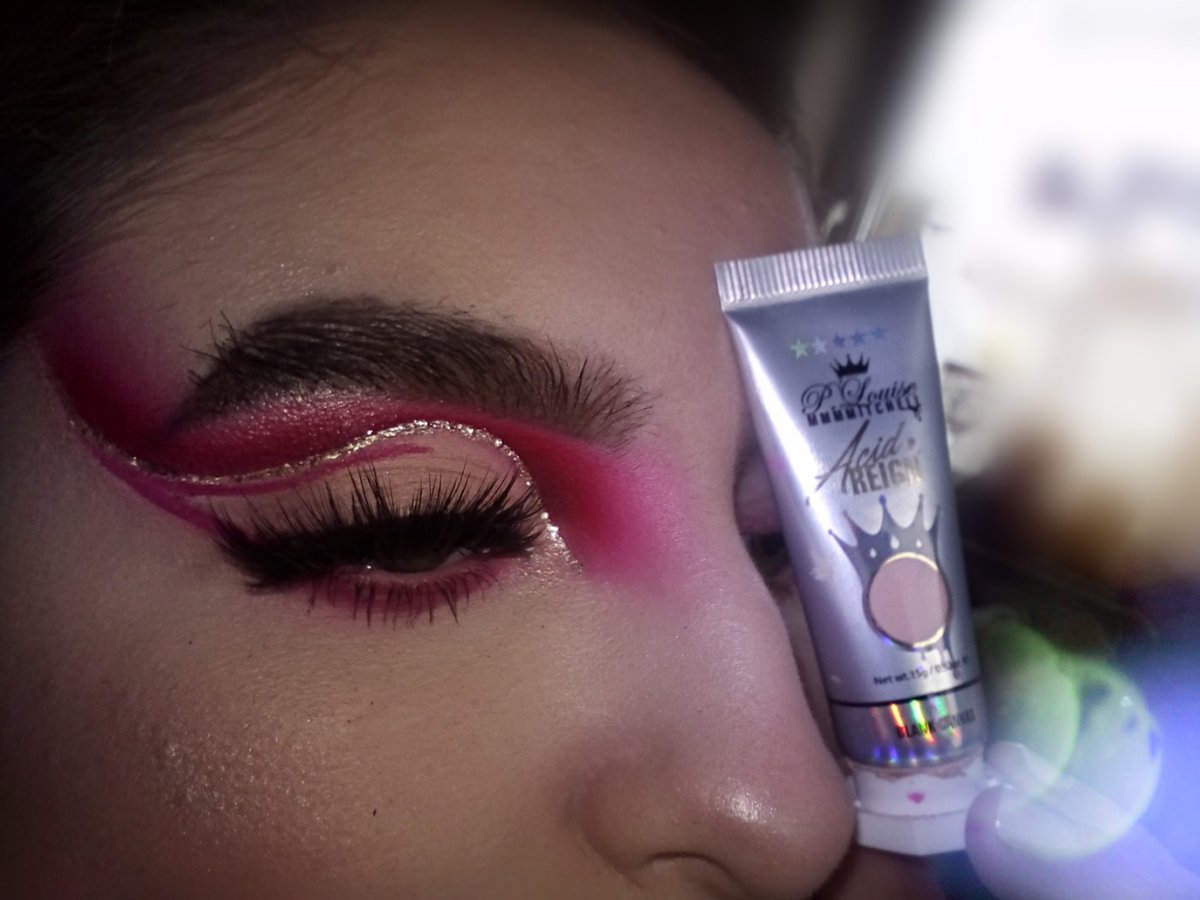 _MissieJo's tweet photo. #Twitterseesitfirst
IB: @plouiseacademy #Plouise #LoveTapes @MMMMITCHELL Blank Canvas, Raver @bperfectcosm Starz liquid eyeshadow @MakeupRVLTN Trailblaze liquid eyeshadow, C&H foundation F2 & concealer C1 @CarterBeautyMC Volume lashes stacked with #DrugstoreDoll Faye lashes https://t.co/3OoxBLUxtQ