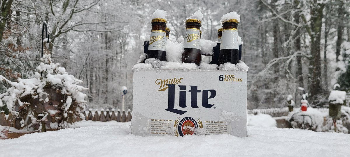 Lifeatlow3rd's tweet photo. Northern white caps. @MillerLite #superbowl #PreGamePour https://t.co/nBn1ekJIs7